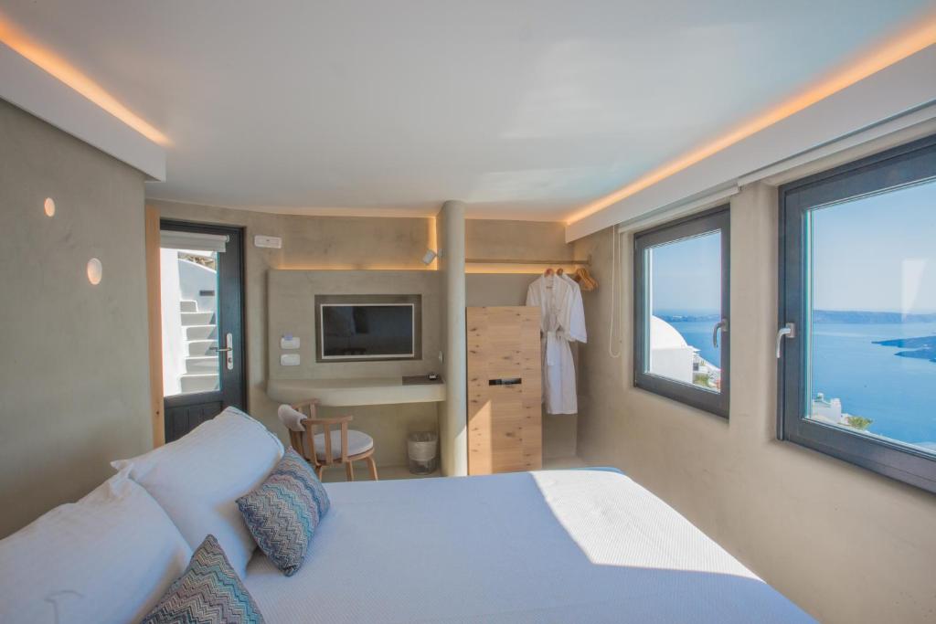 Цены в отеле Chic Hotel Santorini