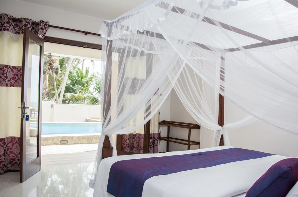 Горящие туры в отель Sapphire Seas Beachfront Hotel Хиккадува Шри-Ланка