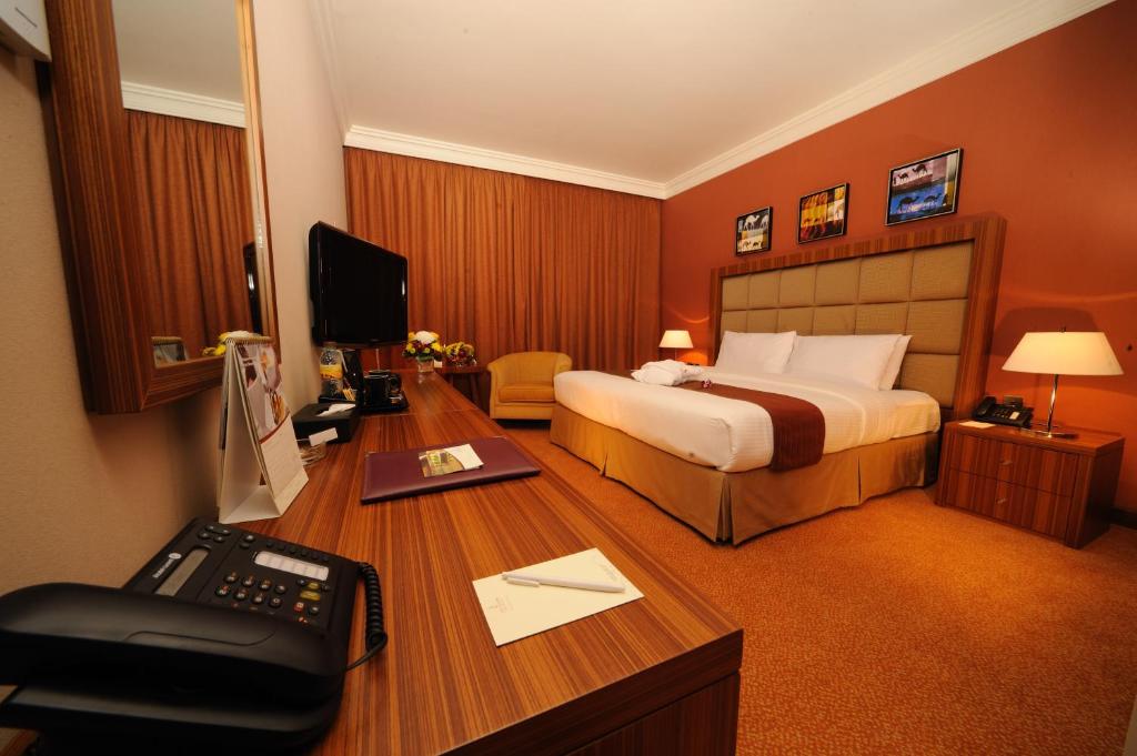 City Seasons Al Hamra Hotel фото и отзывы
