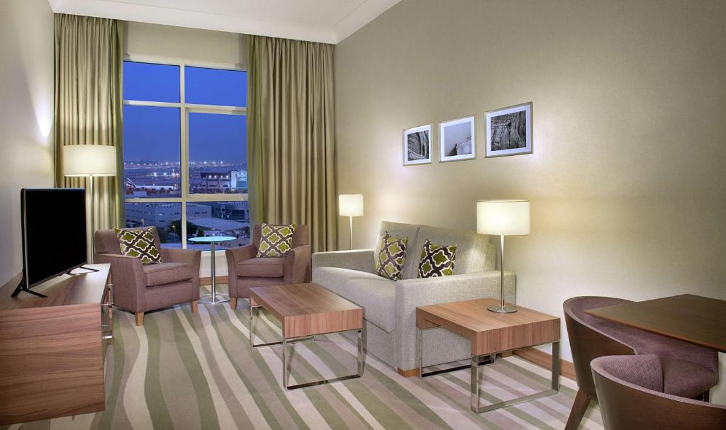 Відпочинок в готелі Hilton Garden Inn Dubai Al Muraqabat