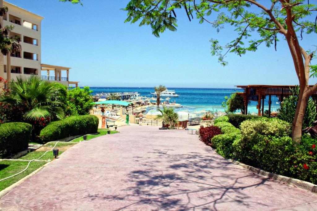 Туры в отель King Tut Aqua Park Beach Resort Хургада Египет