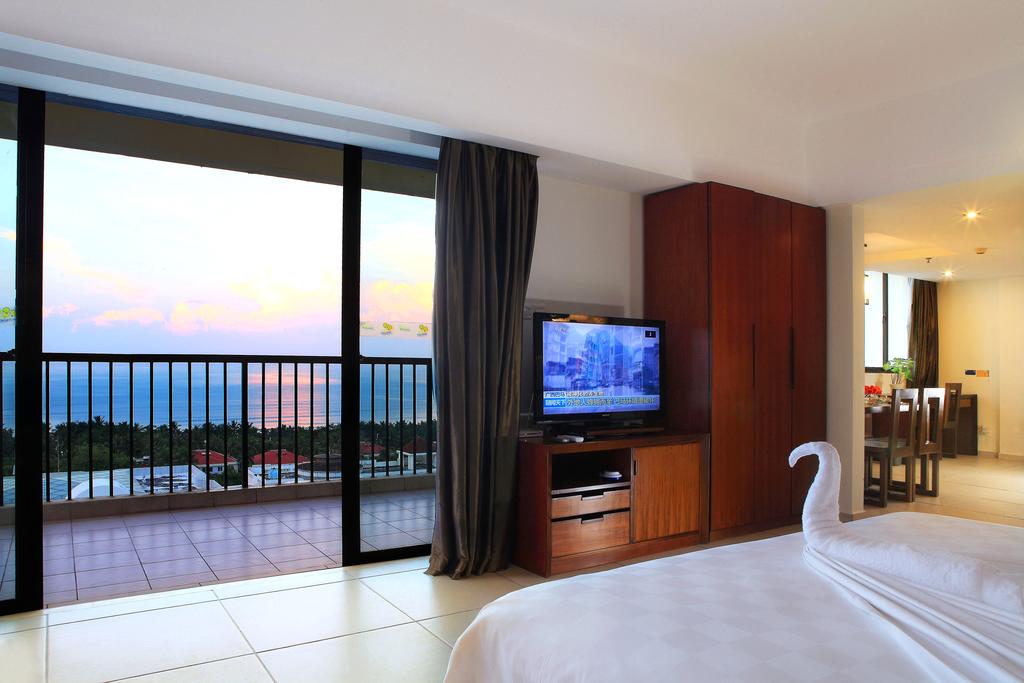 Відпочинок в готелі J-Hotel (ex. Yuhai International Resort Apartment Spa, Azure Resort Sanya, Azure Resort)