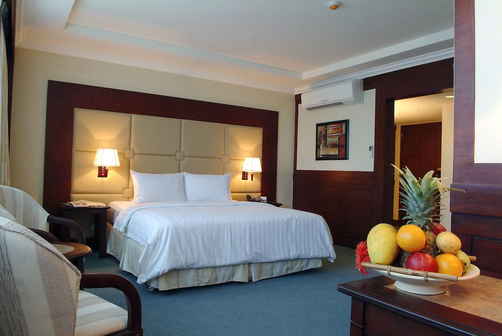 Цены в отеле Cebu Parklane Hotel