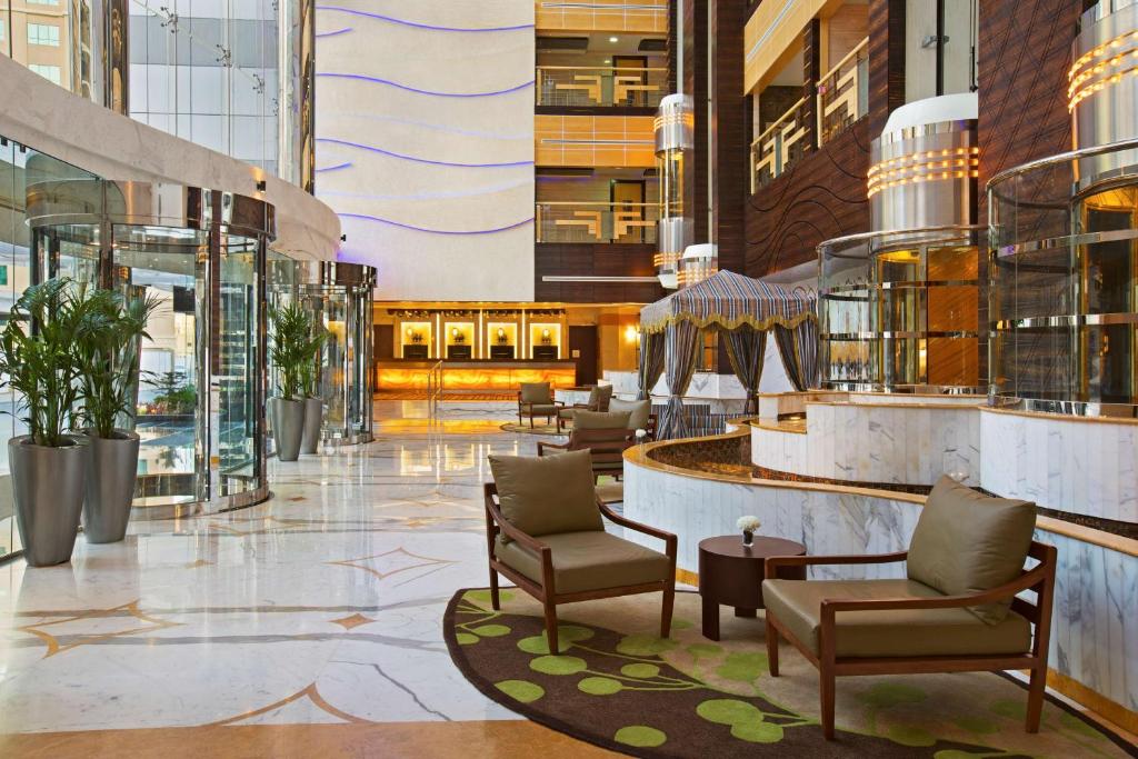 Готель, APP, Doubletree by Hilton Hotel & Residences Dubai – Al Barsha