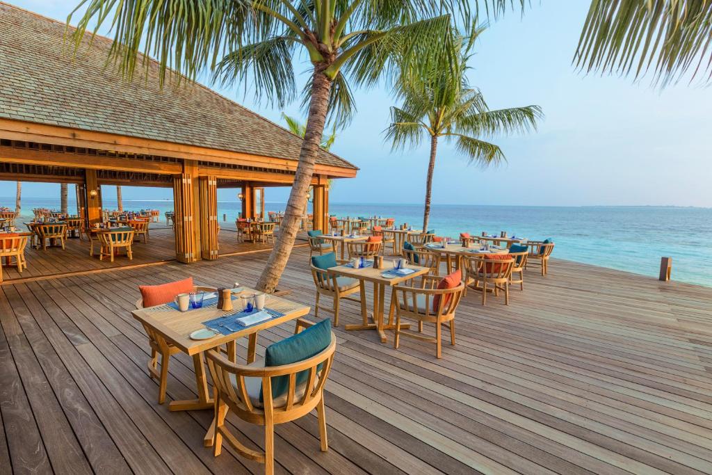 Отдых в отеле Hurawalhi Island Resort Лавиани Атолл Мальдивы