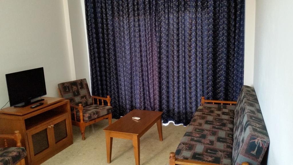 Відгуки про готелі Pelides Apartments Larnaca