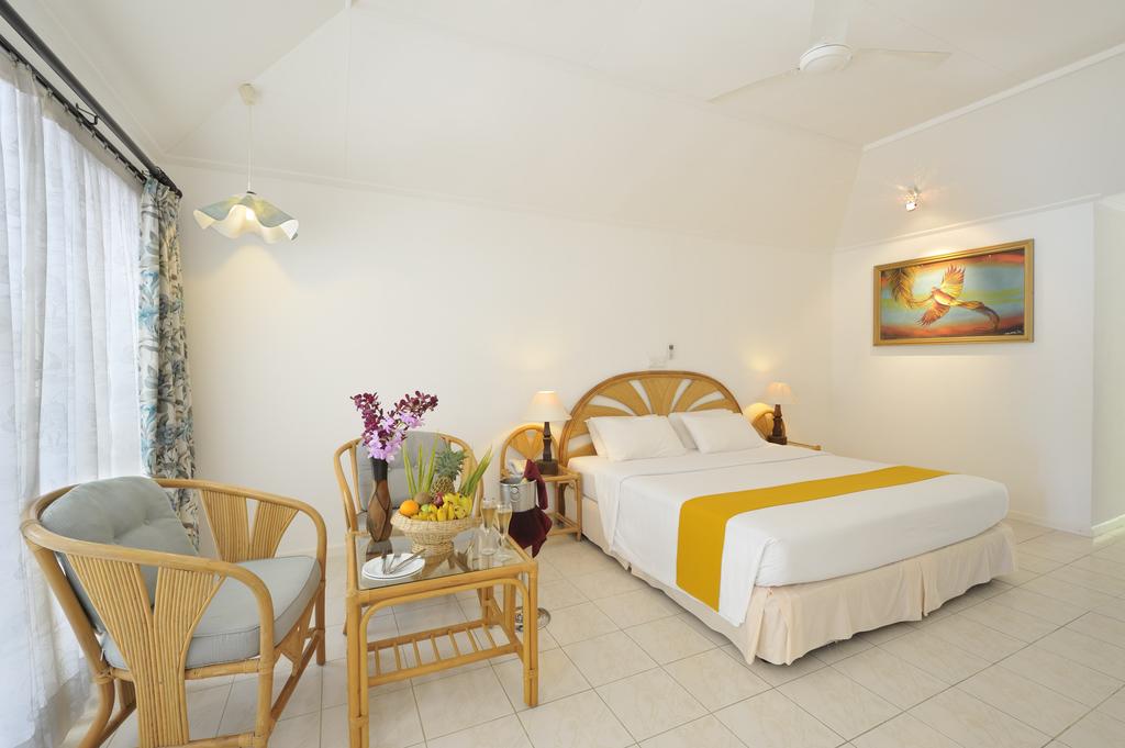 Holiday Island Resort & Spa, Ари & Расду Атоллы, Мальдивы, фотографии туров