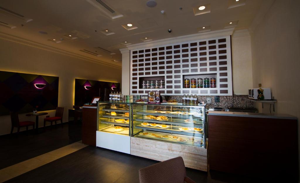 Горящие туры в отель City Seasons Al Hamra Hotel Абу-Даби
