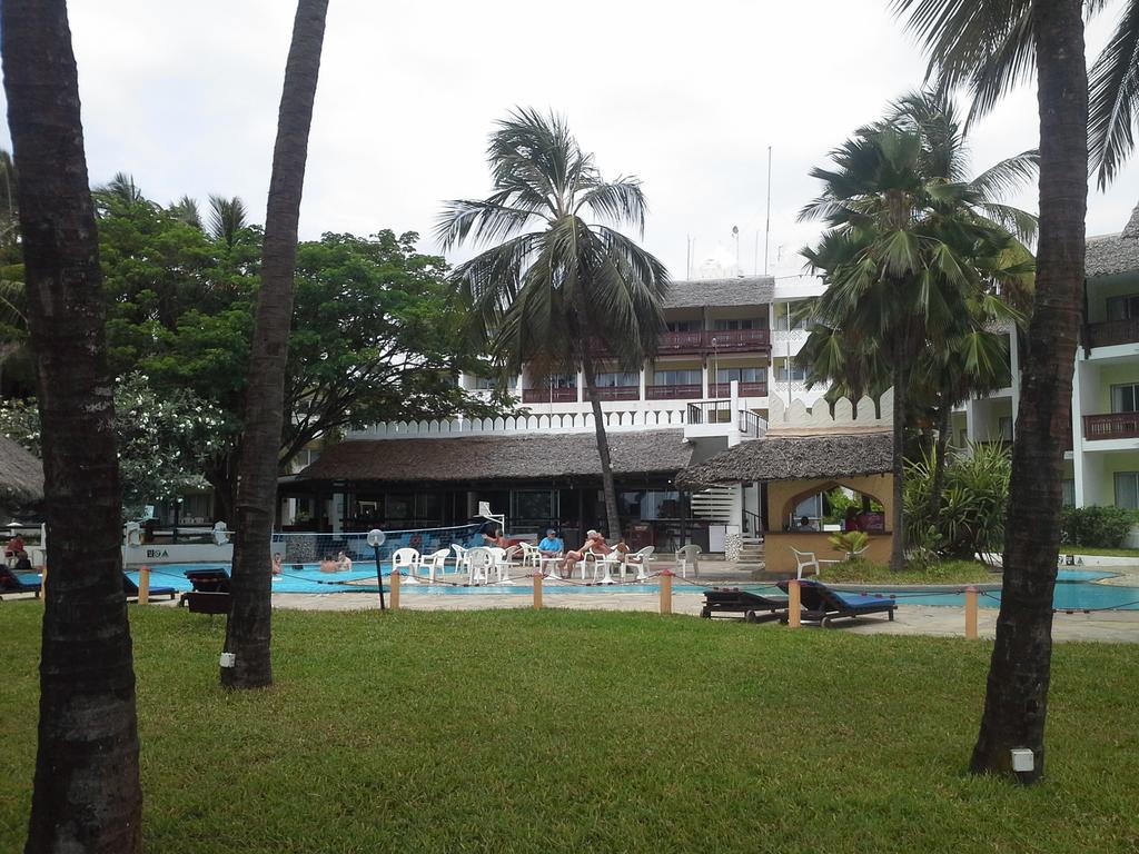 Гарячі тури в готель Bamburi Beach Hotel Момбаса