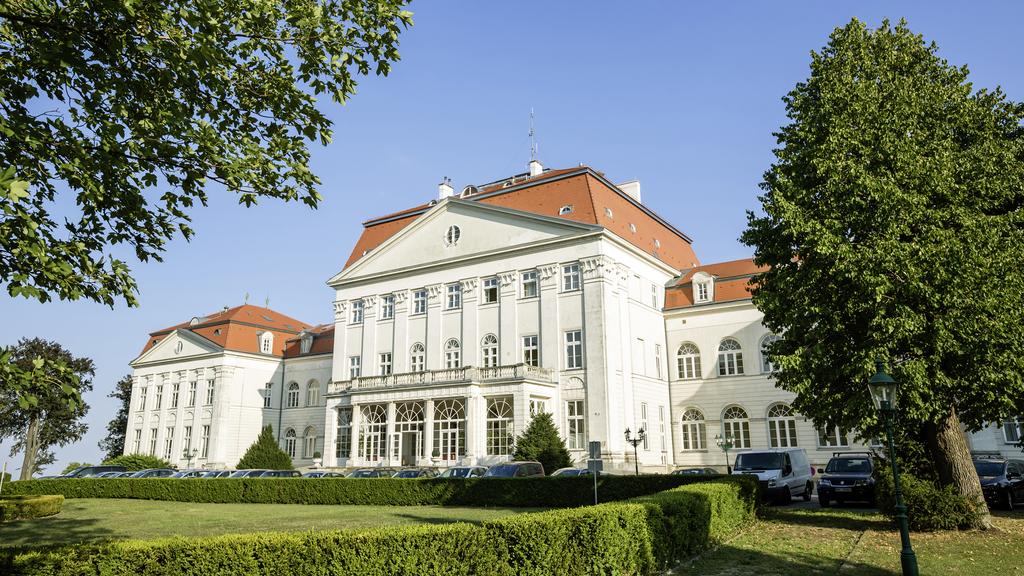 Austria Trend Hotel Schloss Wilhelminenberg, Відень, Австрія, фотографії турів