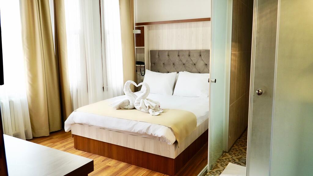 Гарячі тури в готель Qonaq Hotel&Suites Стамбул Туреччина