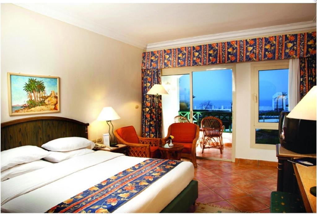 Готель, Coral Beach Rotana Resort Montazah