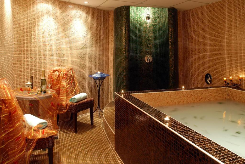 Відпочинок в готелі Cooee Mimosa Sunshine Hotel Золоті піски