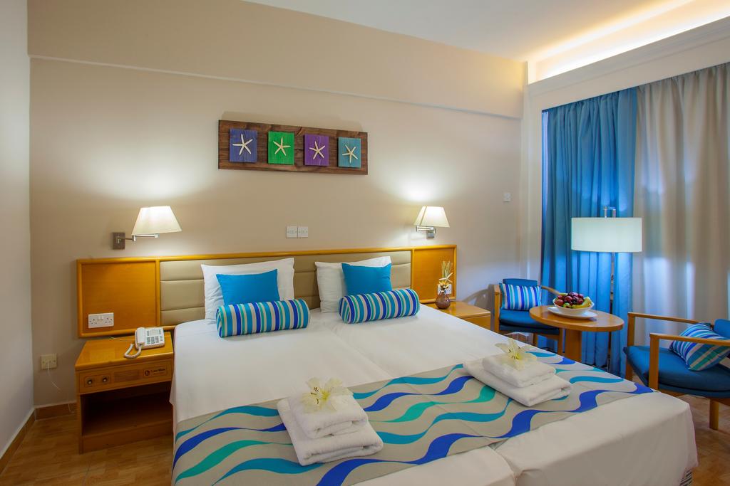 Відпочинок в готелі Cavo Maris Beach Hotel