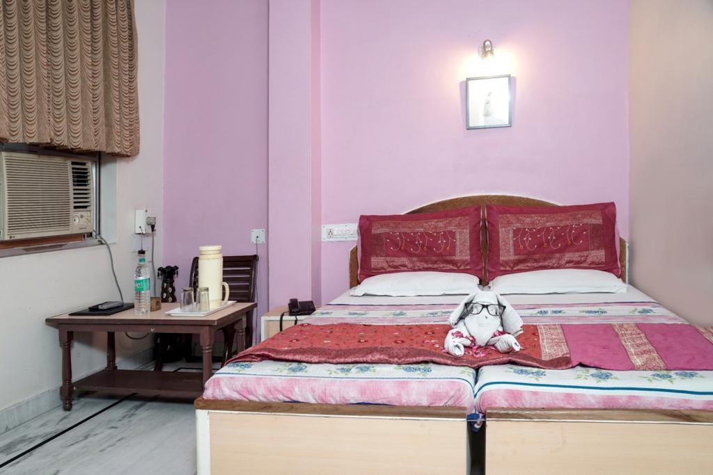 Цены в отеле The Lalit Laxmi Vilas Palace