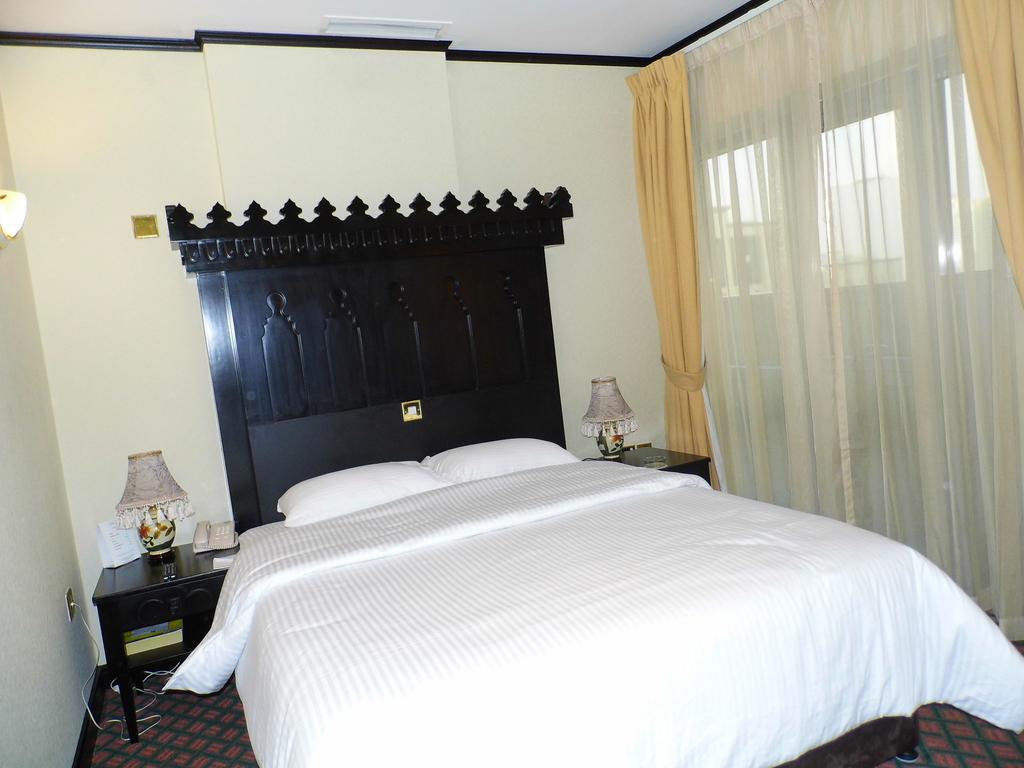Відпочинок в готелі Sandras Inn Hotel