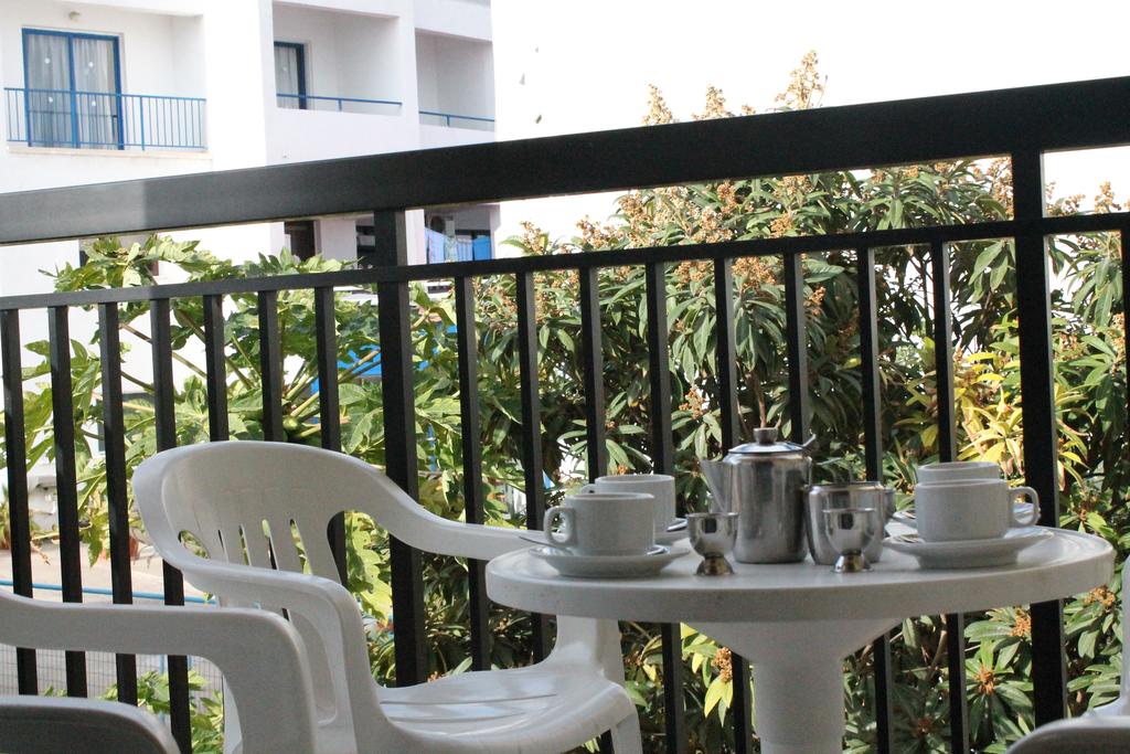 A. Maos Hotel Apartments, Ая-Напа, Кіпр, фотографії турів