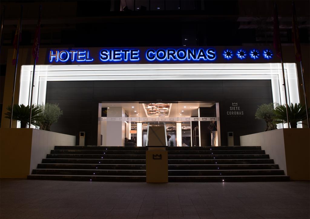 Отель, Silken 7 Coronas