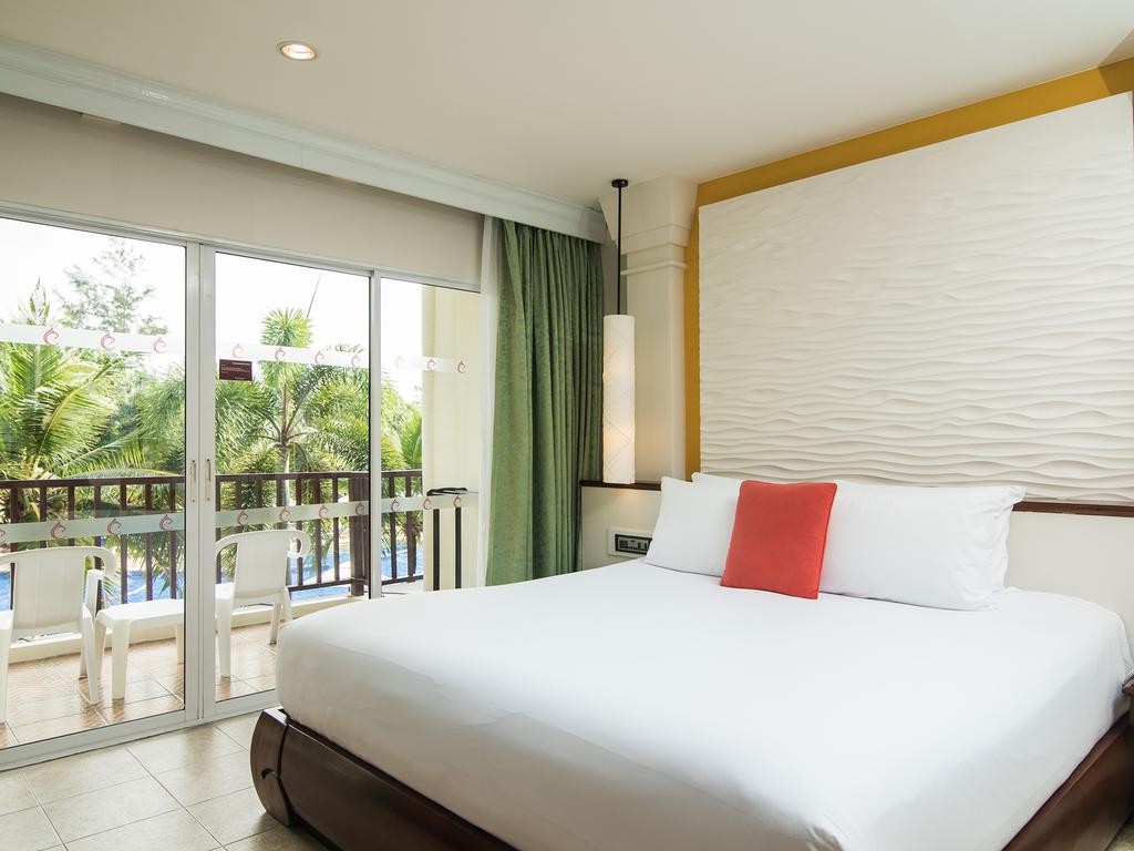 Відпочинок в готелі Centara Karon Resort пляж Карон