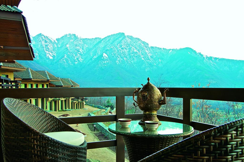 Srinagar Vivanta by Taj Dal View Srinagar