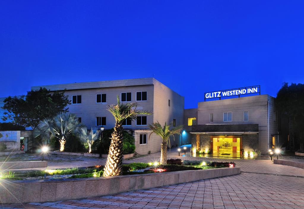 Glitz Westend Inn, Дели