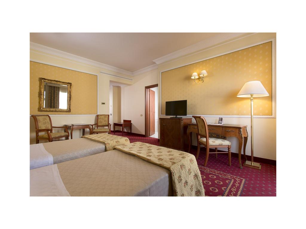 Горящие туры в отель Grand Hotel Vanvitelli Неаполь