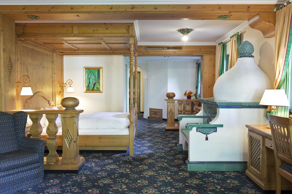 Тіроль Neuhaus Alpendomizil Hotel (Mayrhofen)