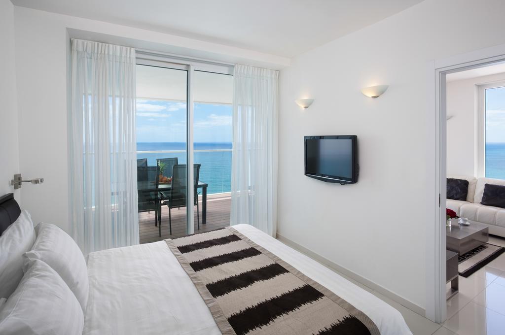 Tours to the hotel Island Suites