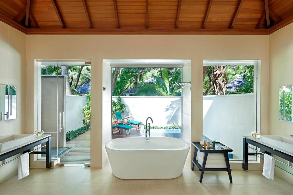 Hilton Seychelles Labriz Resort & Spa (ex. Labriz Silhouette Seychelles), Сейшелы, Силуэт (остров), туры, фото и отзывы