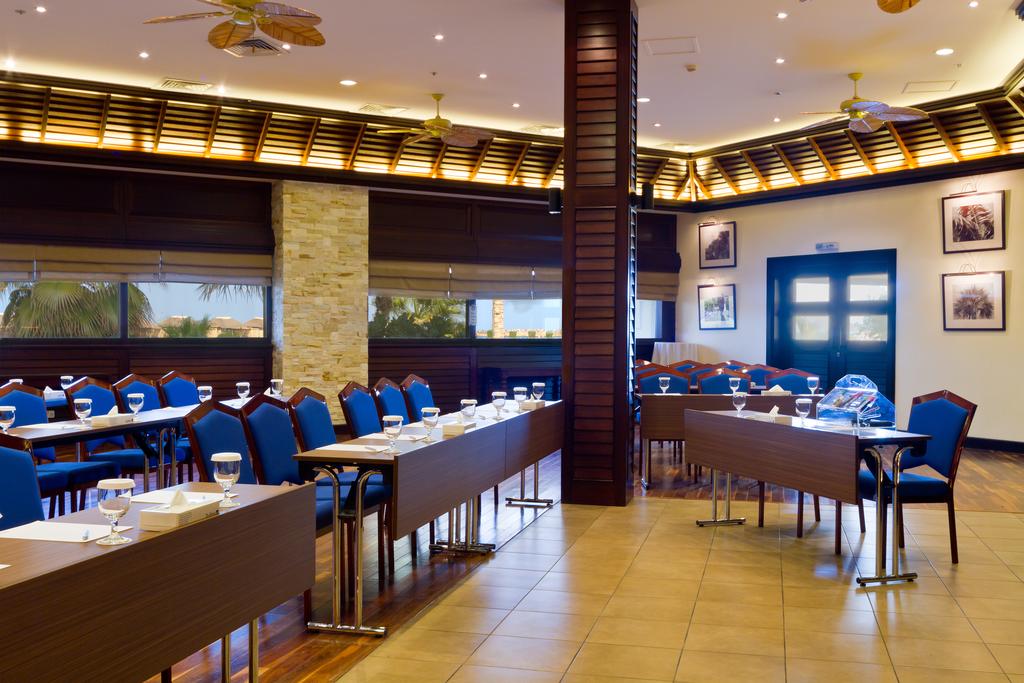 Горящие туры в отель Radisson Blu Resort Sharjah Шарджа ОАЭ