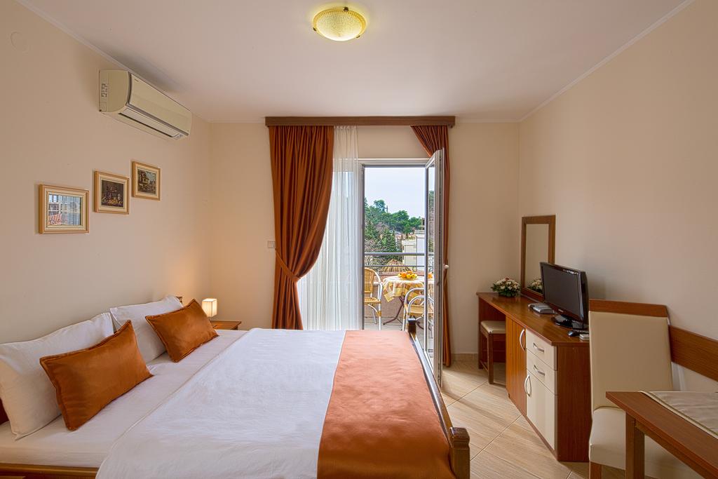Petrovac Apartments Holiday Lux prices