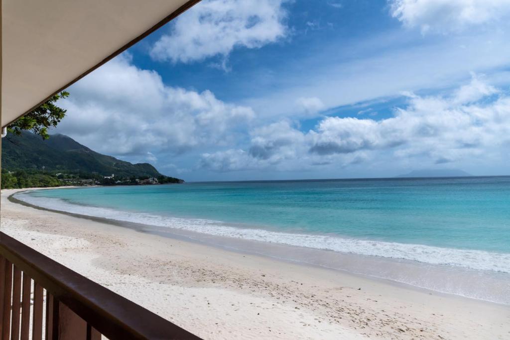 Горящие туры в отель Coral Strand Smart Choice Hotel Маэ (остров) Сейшелы