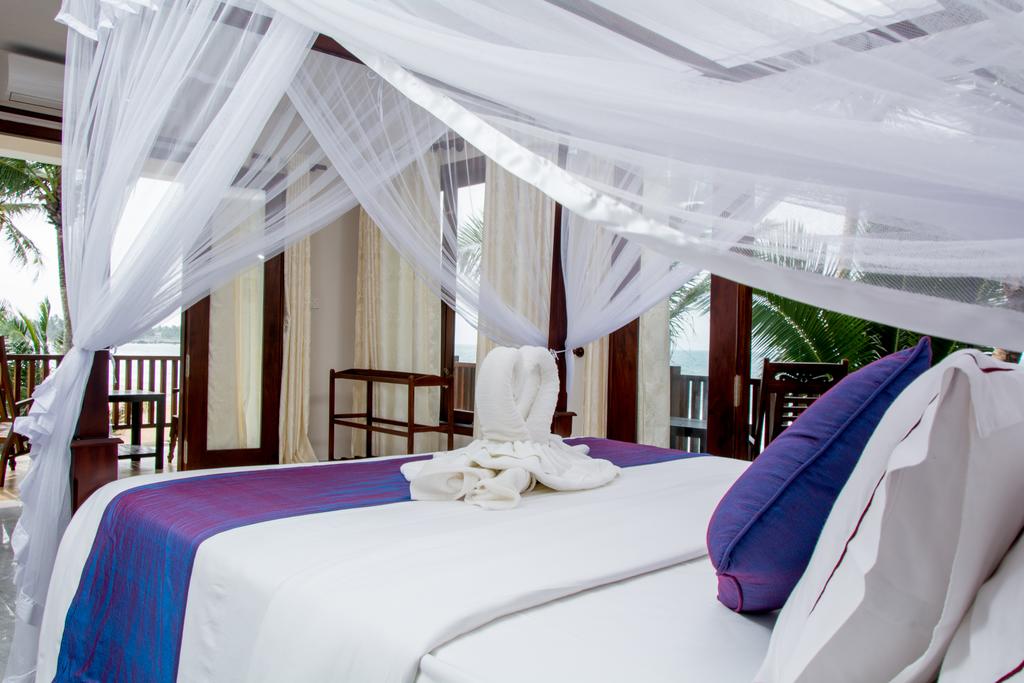 Отдых в отеле Sapphire Seas Beachfront Hotel Хиккадува Шри-Ланка
