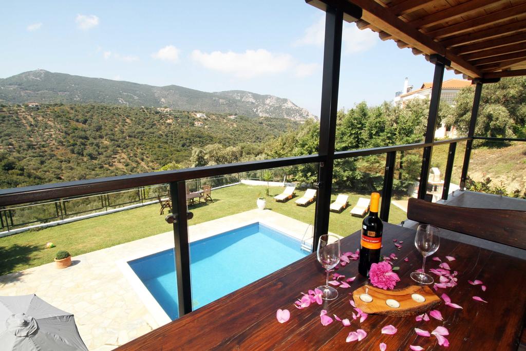Горящие туры в отель Four Seasons Villas Скиатос (остров) Греция
