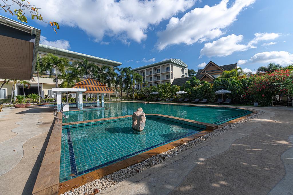 Отель, Blue Beach Grand Resort & Spa (ex. Chalong Beach Hotel & Spa)