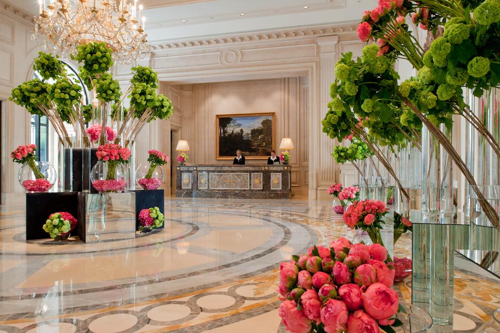 Горящие туры в отель Four Seasons Hotel George V Париж