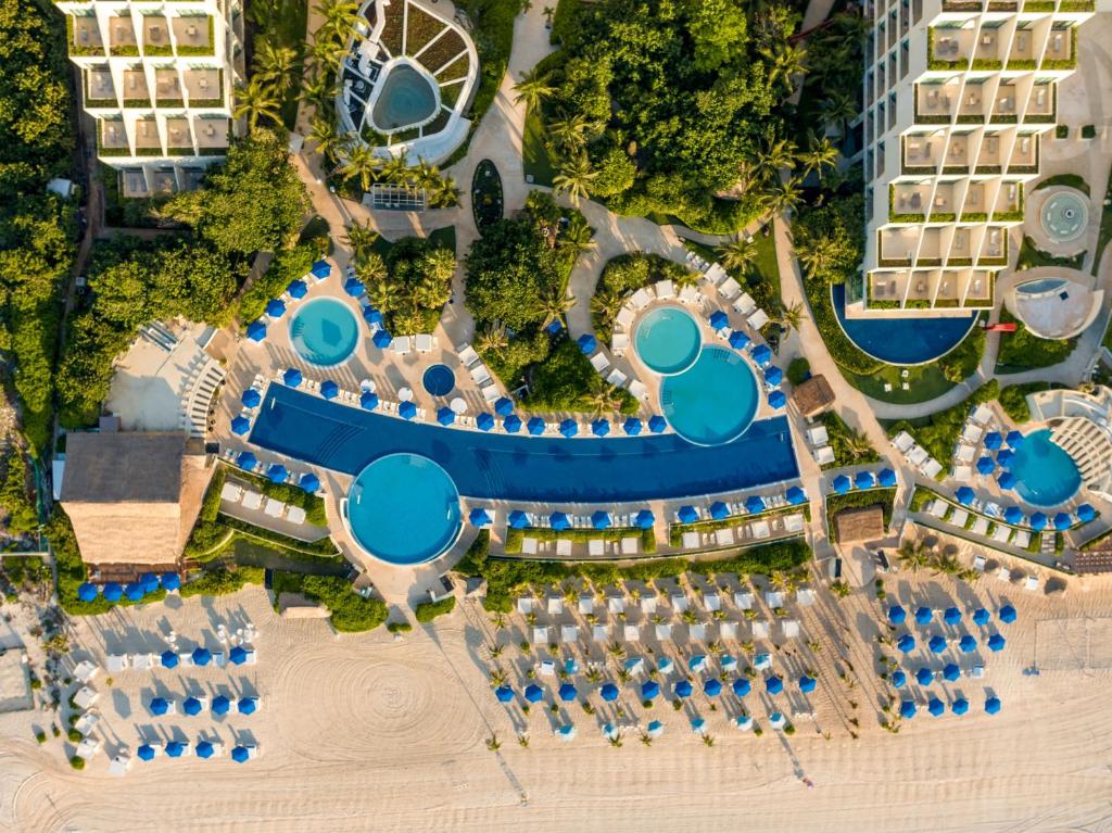 Live Aqua Beach Resort Cancun фото туристов