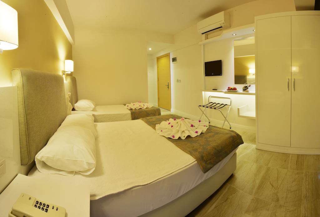 Відпочинок в готелі Maris Beach Hotel