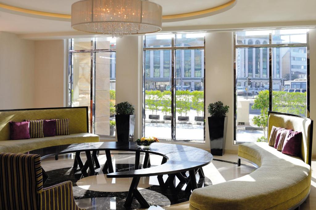 Готель, Avani Deira Dubai Hotel (ex. Movenpick Hotel)