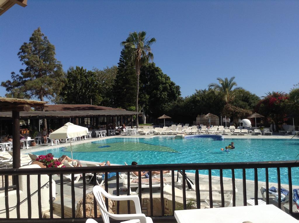 Цены в отеле Paphos Gardens Holiday Resort