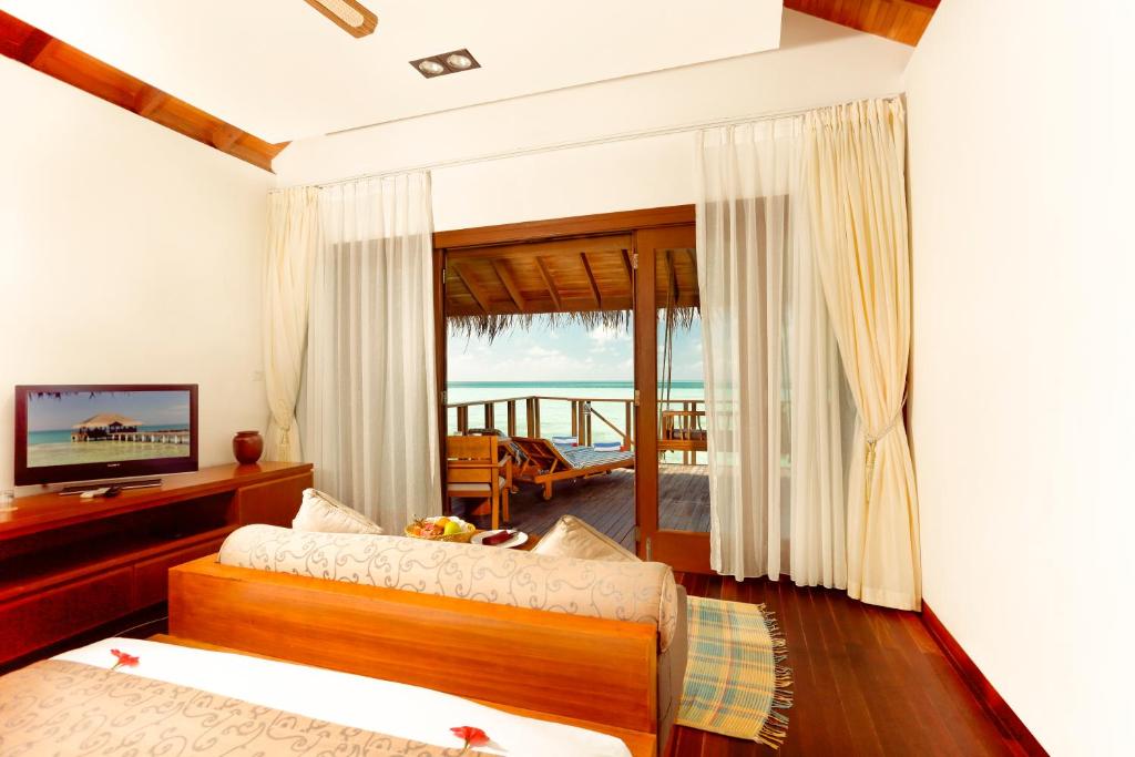 Горящие туры в отель Medhufushi Island Resort Мииму Атолл Мальдивы