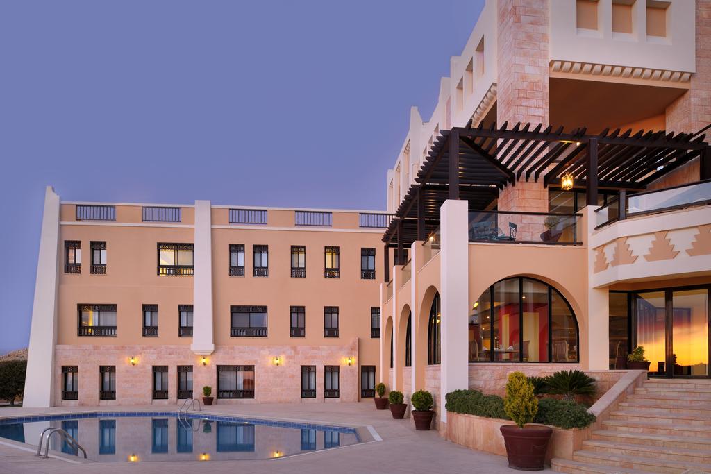 Ціни в готелі Marriott Petra Hotel