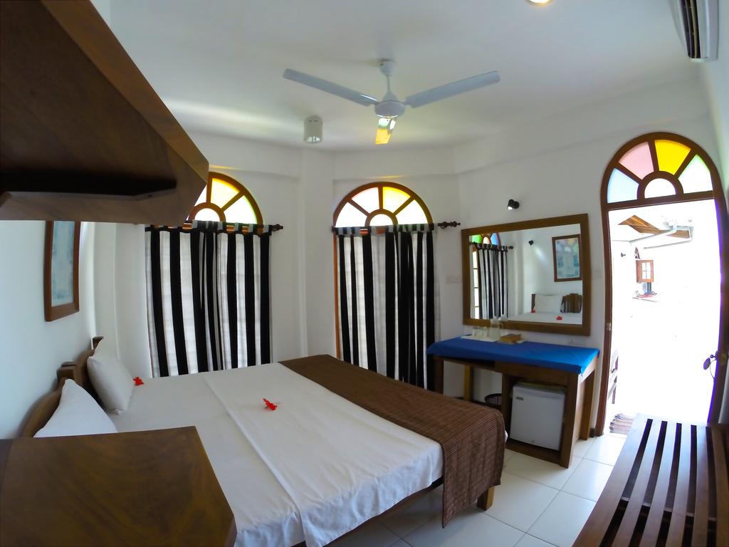 Royal Beach Hotel, Шри-Ланка, Хиккадува, туры, фото и отзывы