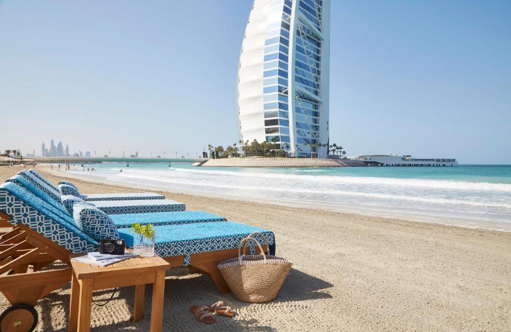 Jumeirah Beach Hotel, photos of the territory