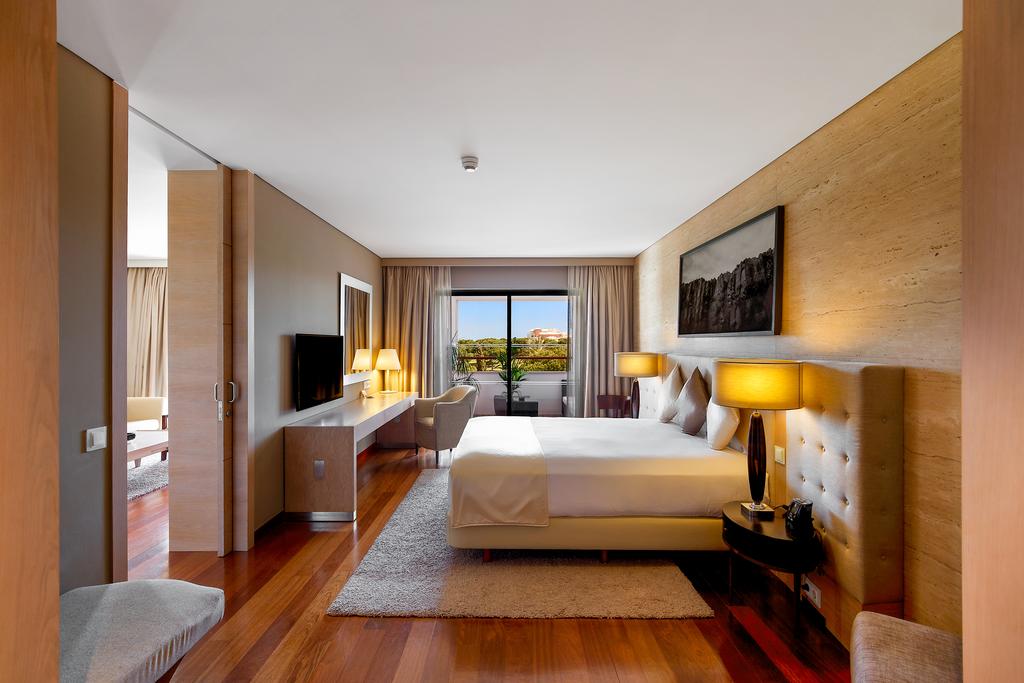 Ціни в готелі Hilton Vilamoura As Cascatas Golf Resort & Spa