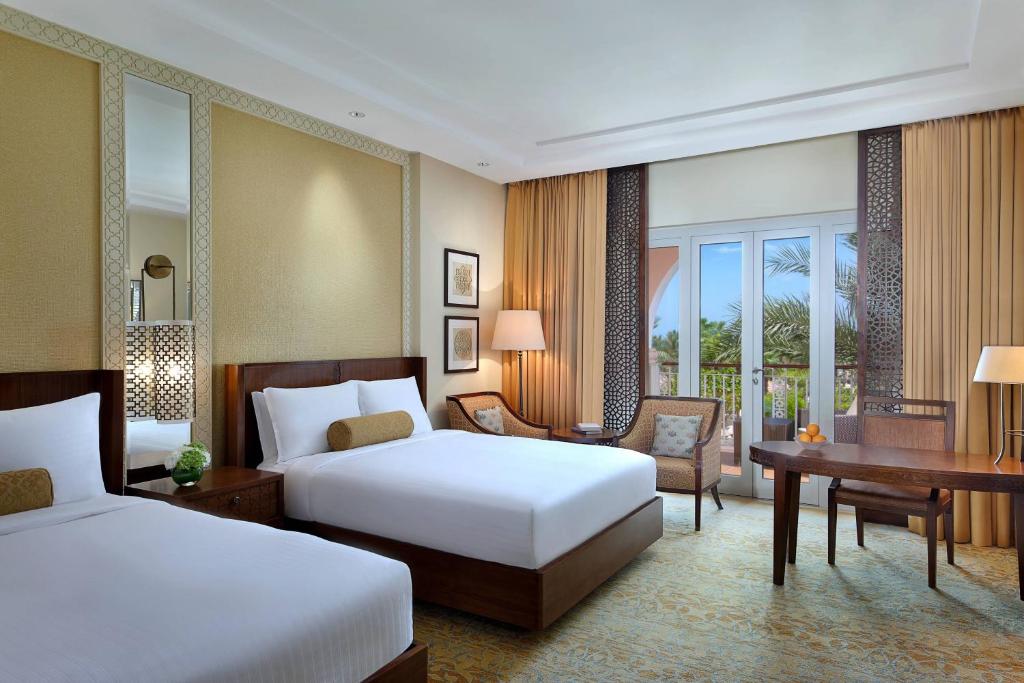 Готель, ОАЕ, Дубай (пляжні готелі), The Ritz-Carlton Dubai