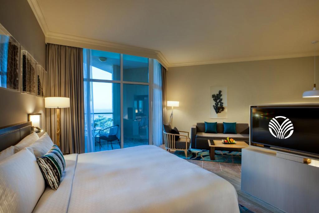 Відпочинок в готелі Fujairah Rotana Resort & Spa