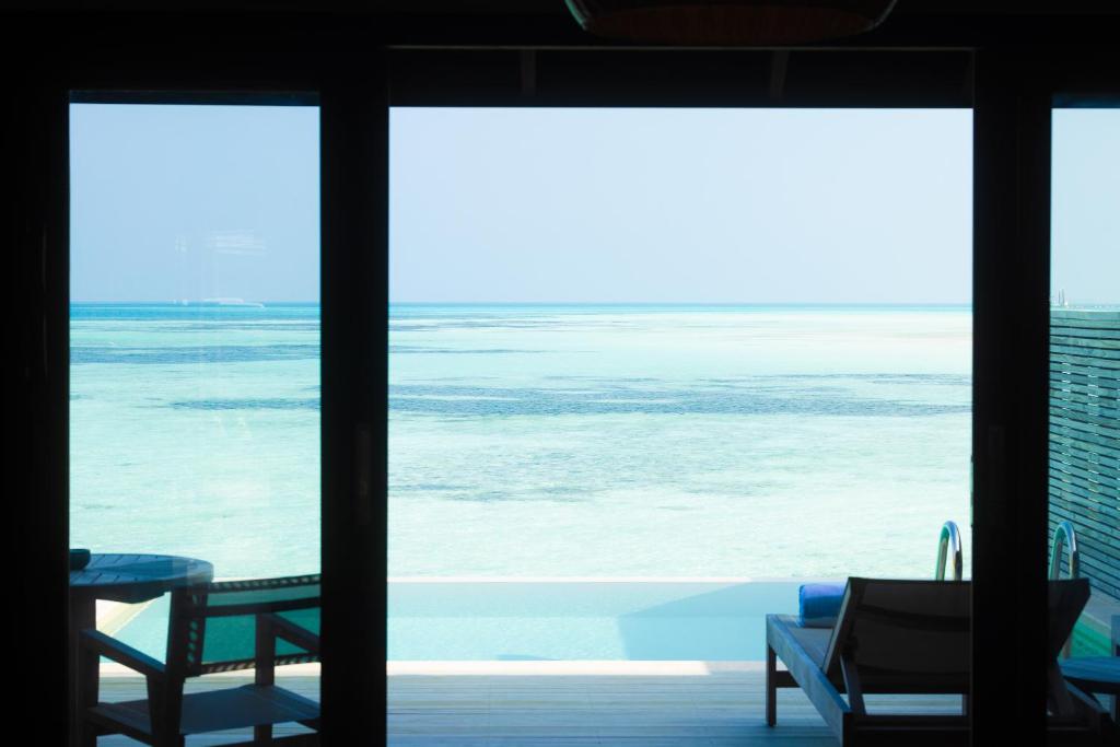 Горящие туры в отель Jawakara Islands Maldives Лавиани Атолл