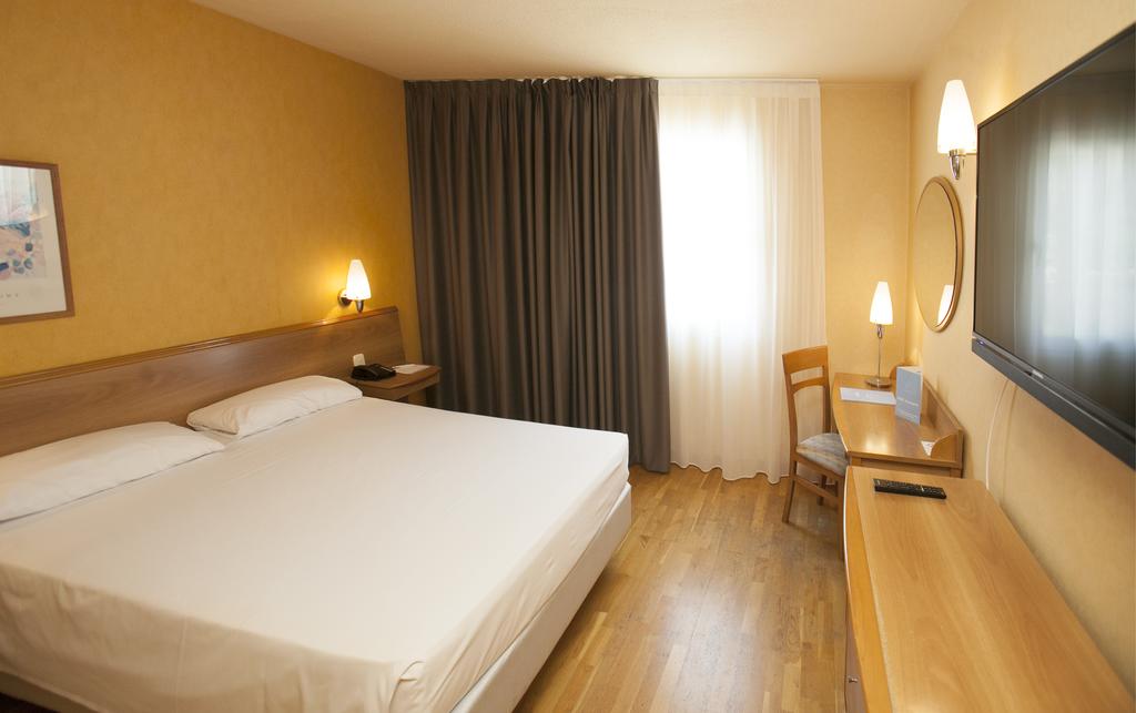 Гарячі тури в готель Holiday Inn Alicante Коста-Бланка