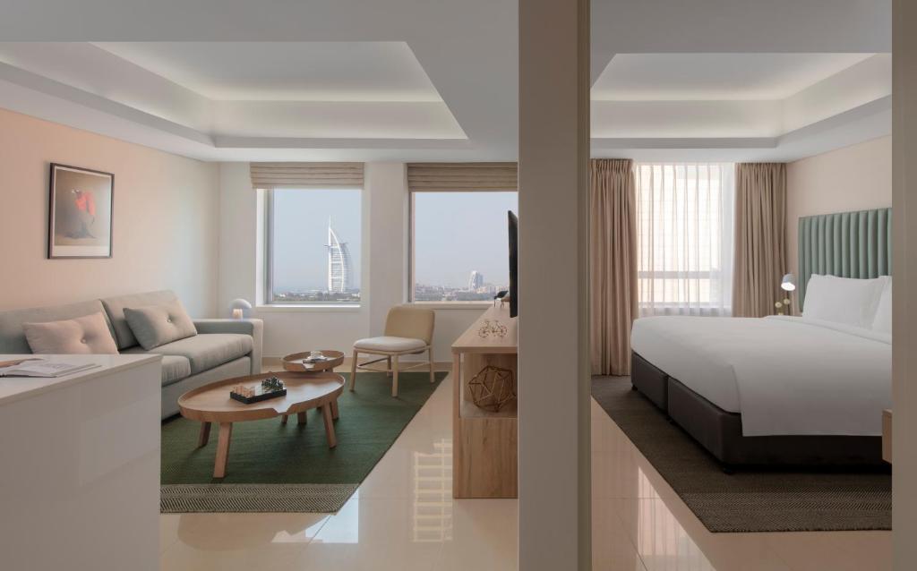 Цены в отеле Staybridge Suites Dubai Internet City, an Ihg Hotel